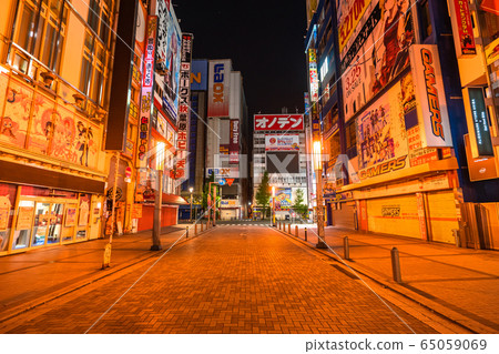 《東京》秋葉原和自我克制情緒消失的東京 《東京》秋葉原和自我克制情緒消失的東京 65059069