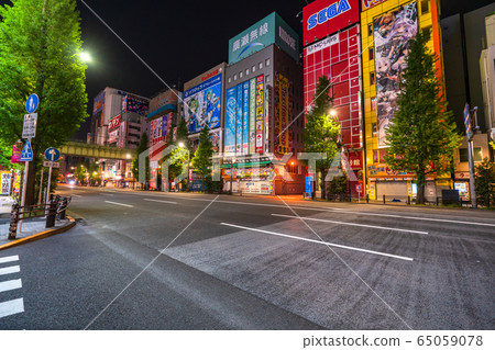 《東京》秋葉原和自我克制情緒消失的東京 《東京》秋葉原和自我克制情緒消失的東京 65059078