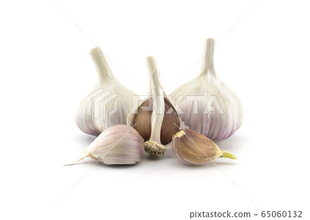 Garlic bulbs and cloves in close-up on white 65060132