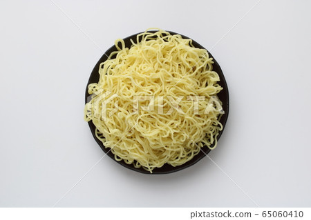 Fried noodles 65060410