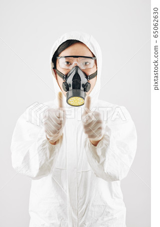 Asian man in white hazmat suit 65062630