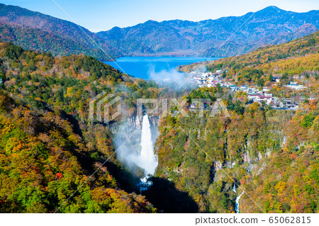 從To木縣日光市昭平天文台看到的中禪寺湖和虎頭草的秋天景色 65062815