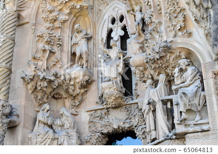 Sagrada Familia sculpture 65064813