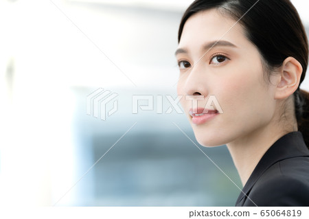 Female business portrait 65064819