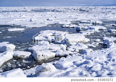 Drift ice field of the Sea of Okhotsk Drift ice field of the Sea of Okhotsk 65065072