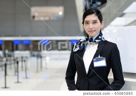 Female airport staff 65065893