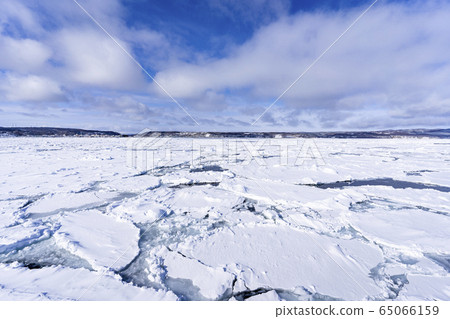 Drift ice ships from the Sea of Okhotsk Drift ice ships from the Sea of Okhotsk 65066159