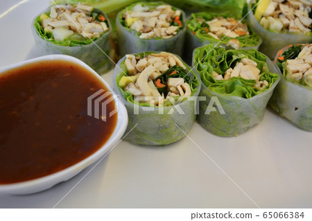 Fresh Spring roll food with vegetable, Vietnamese 65066384