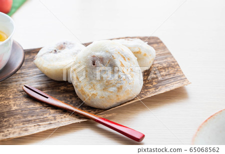 Umega branching cake 65068562