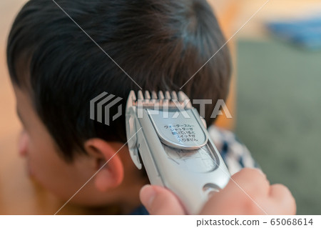 hair clipper, younger, Japanese people 65068614