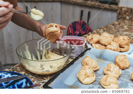 Process of cooking custard cakes Process of cooking custard cakes 65069781