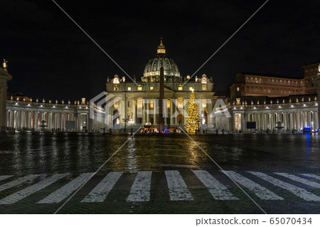 Illuminated St. Peter's Basilica Illuminated St. Peter's Basilica 65070434