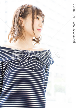 露肩女士 露肩女士 65070444