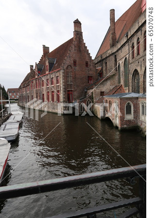 運河和布魯日的建築 65070748