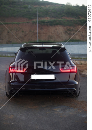 Black hatchback with xenon lights Black hatchback with xenon lights 65072642