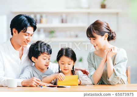 Family young 65073975