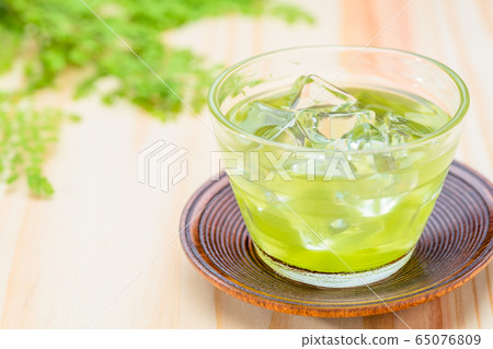 Cold green tea 65076809