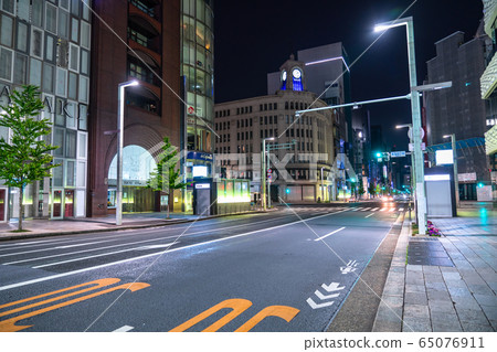 << Tokyo >> Ginza, a self-restraint mood where people disappear 65076911