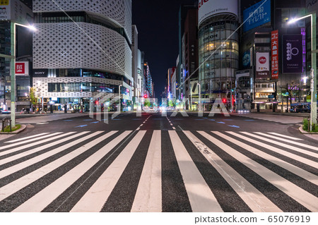 《東京》銀座,一種讓人們消失的自我約束情緒 《東京》銀座,一種讓人們消失的自我約束情緒 65076919