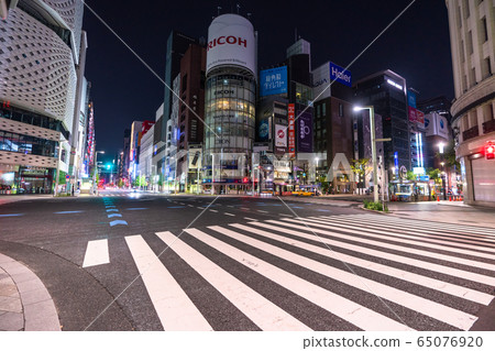 《東京》銀座,一種讓人們消失的自我約束情緒 《東京》銀座,一種讓人們消失的自我約束情緒 65076920