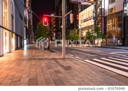 << Tokyo >> Ginza, a self-restraint mood where people disappear << Tokyo >> Ginza, a self-restraint mood where people disappear 65076946