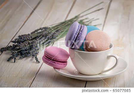 Macaroons in white cup with lavender 65077085