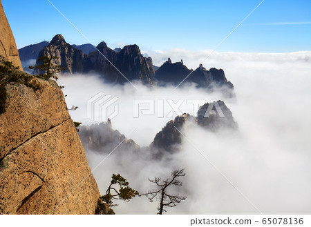 Huashan National Park mountain landscape. 65078136
