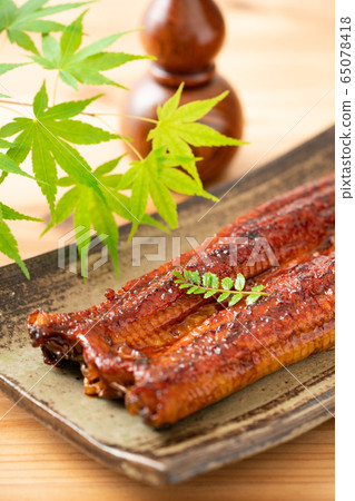 Oversized eel kabayaki Oversized eel kabayaki 65078418