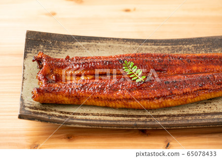 Oversized eel kabayaki Oversized eel kabayaki 65078433