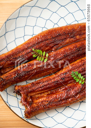 Oversized Unagi Kabayaki Nio 65078668