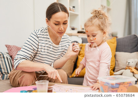 Woman And Girl Painting Pictures 65078684