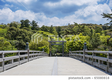 伊勢神宮、伊勢神宮、新綠和宇治橋風景、內宮參道 伊勢神宮、伊勢神宮、新綠和宇治橋風景、內宮參道 65080818