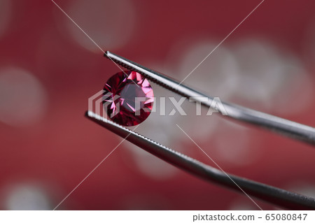 Glowing and posh gem 65080847