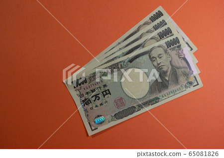 錢10,000張鈔票 錢10,000張鈔票 65081826