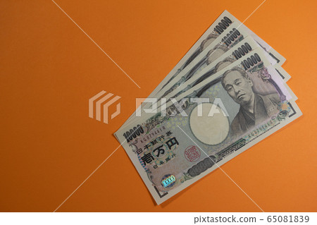 錢10,000張鈔票 錢10,000張鈔票 65081839