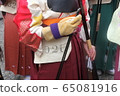 京都·Sanjusangen-dodo·Noriya(大型會議)穿著乾淨衣服的新成人聚集在一起。 京都·Sanjusangen-dodo·Noriya(大型會議)穿著乾淨衣服的新成人聚集在一起。 65081916