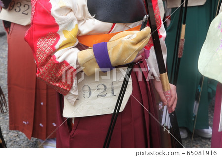 京都·Sanjusangen-dodo·Noriya（大型會議）穿著乾淨衣服的新成人聚集在一起。 65081916