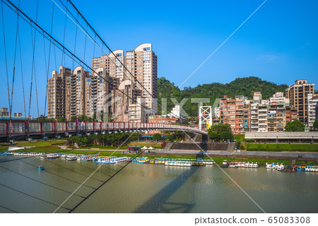 landscape of bitan in new taipei city, taiwan 65083308