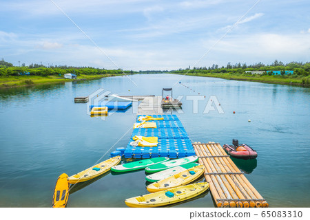 Flowing Lake in Taitung forest park, Taiwan 65083310