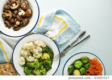 Vegatable dishes 65083527