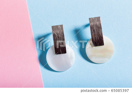Women's Jewelry. Trendy jewelry on coloured background. Flat lay, top view. Women's Jewelry. Trendy jewelry on coloured background. Flat lay, top view. 65085397