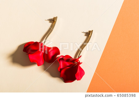 Top view of fashion jewelry and accessories on bright color background. Luxurious jewelry bijouterie and trendy concept. Top view of fashion jewelry and accessories on bright color background. Luxurious jewelry bijouterie and trendy concept. 65085398