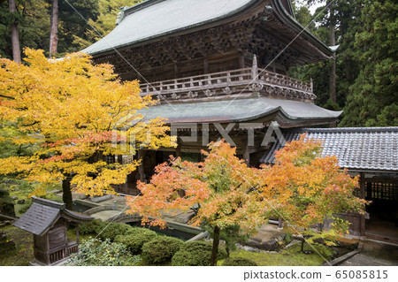 Eiheiji Temple in autumn 65085815