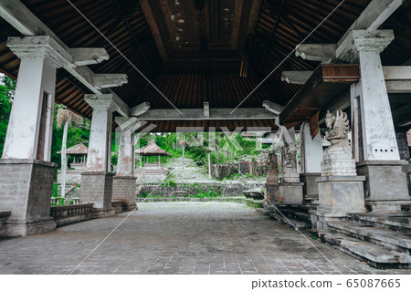 photo of the room of an abandoned building 65087665