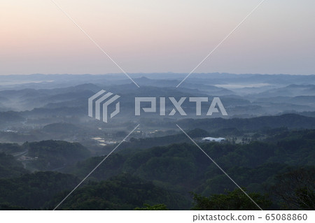 Early morning mountains / Chiba, Boso 65088860