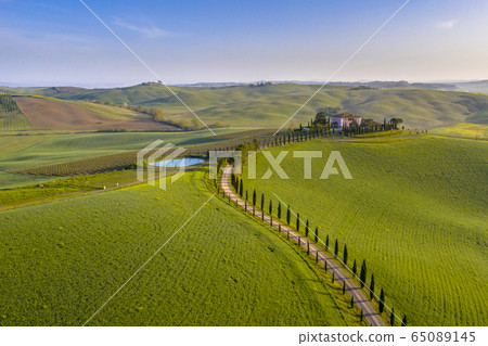 Aerial view Tuscany 65089145