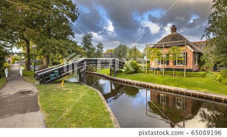 Canals in Giethoorn Village Canals in Giethoorn Village 65089196