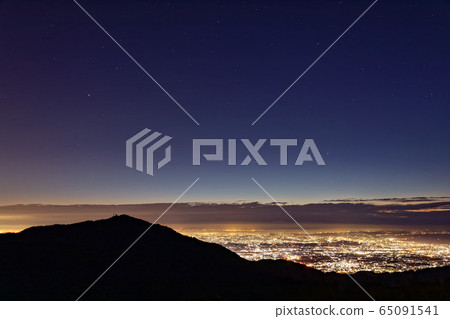 從山之戶看湘南和大山的夜景 65091541