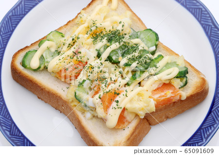 Toasted potato salad 65091609