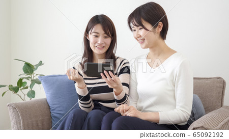 Female friends 65092192